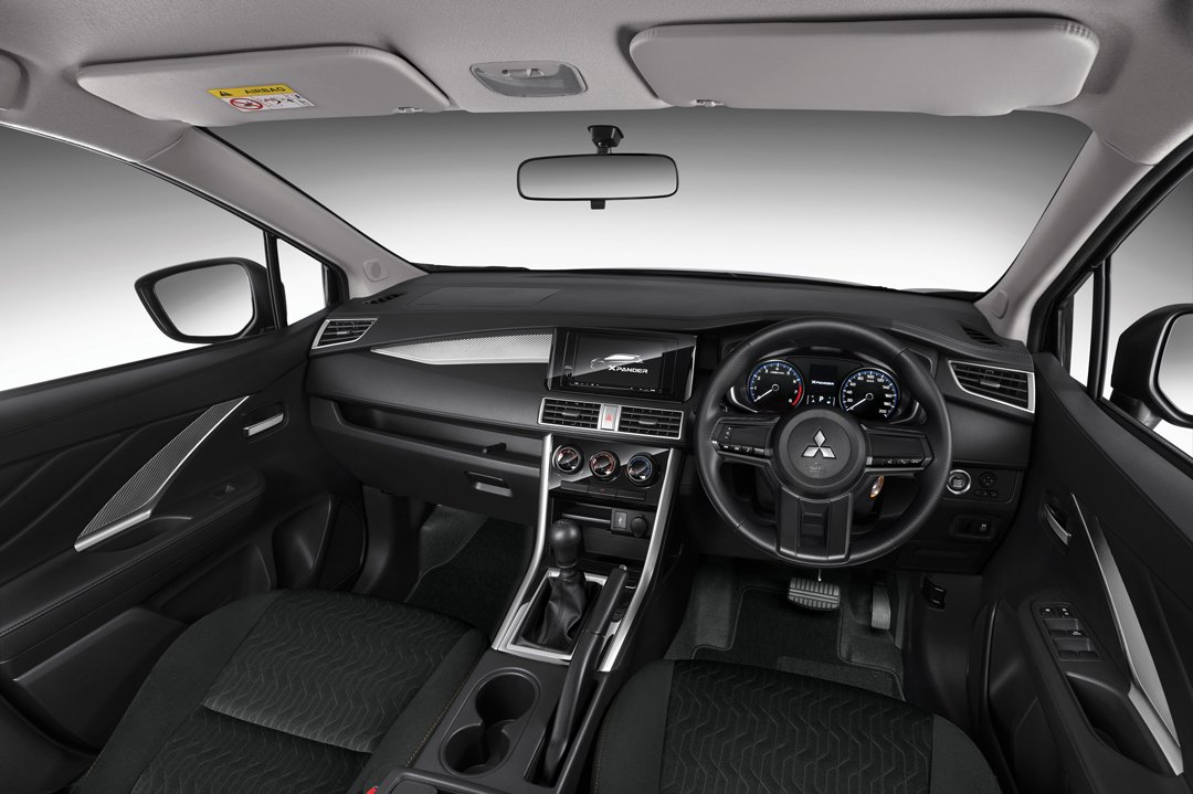 Fitur Interior Hitam yang Tangguh